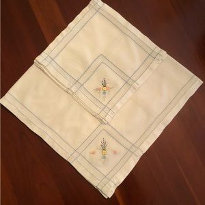 Vintage table topper & (4) matching hand-stitched floral linen napkins